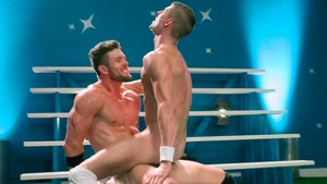 Hot House - Sweet Sean Maygers expose huge dick