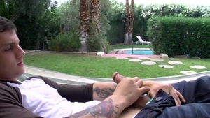 Boys-Pissing.com - American Chris Porter stroking outdoors
