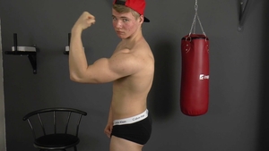 EastBoys - 18 yr old rushes sex scene