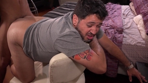 Bareback Me Daddy: Dirty Tommy expose big dick