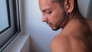 Latin Leche: Cameraman Captures Antuan's 4K Performance