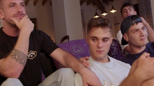 gaycest: Muscular DILF as Sex Guide
